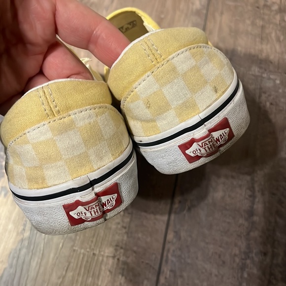 (8) Women’s Vans Checkered Pale Yellow & White Slip On Sneakers - Picture 3 of 10
